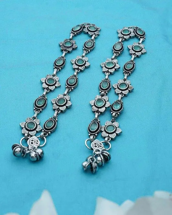Indian_Shringar_German_Silver_Payal_for_Women_|_Oxidised_Anklet_with_Sea_Green_Monalisa_Stones_(10_Inch)