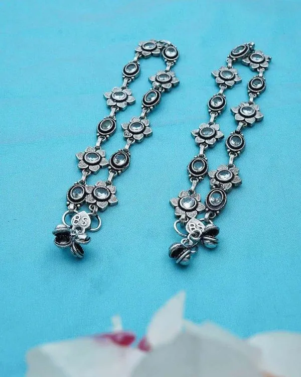 Indian_Shringar_German_Silver_Payal_for_Women_|_Oxidised_Anklet_with_White_Monalisa_Stones_(10_Inch)