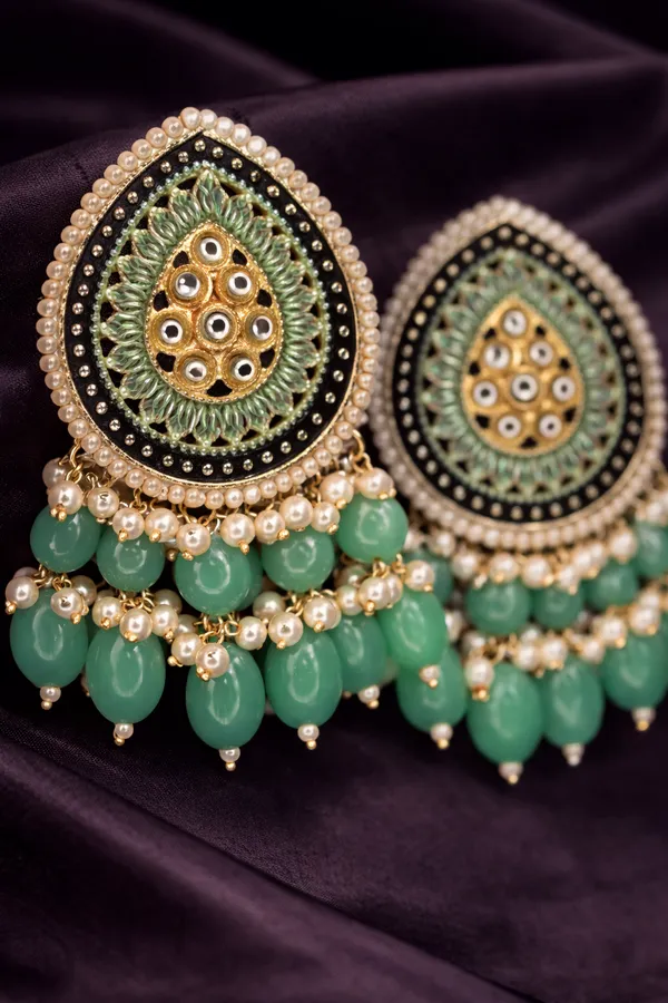 Indian_Shringar_Green_Kundan_Stud_Earrings_for_Women_|_Traditional_Wedding_&_Festive_Jewellery