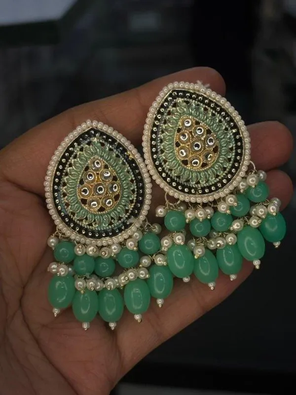 Indian_Shringar_Green_Kundan_Stud_Earrings_for_Women_|_Traditional_Wedding_&_Festive_Jewellery