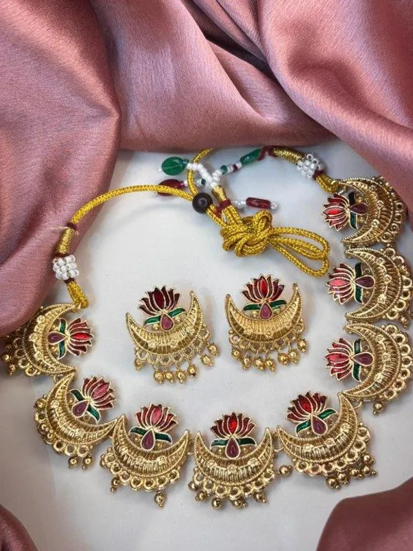 Indian_Shringar_Lotus_Design_Kundan_Necklace_Set_|_Meenakari_Gold_Finish_Choker_with_Stud_Earrings_|_Adjustable_Ethnic_Bridal_Jewelry