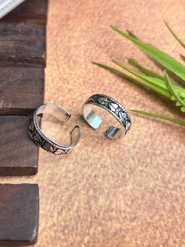 Indian_Shringar_Oxidised_Toe_Ring_Set_for_Women_|_German_Silver_Finish_Adjustable_Bichiya_(2_Pieces)