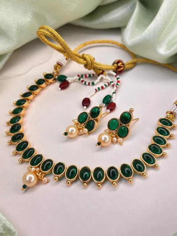Indian_Shringar_Pearl_Kundan_Necklace_Set_|_Monalisa_Stone_Gold_Finish_Choker_with_Earrings_|_Adjustable_Ethnic_Jewelry