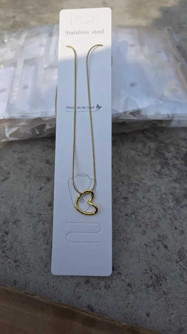 Elegant_Heart_Pendant_Necklace_-_Stainless_Steel_Gold-Tone_Chain