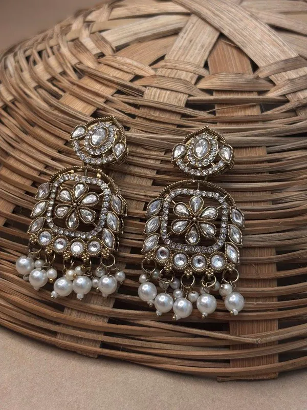 Crimson_White_Kundan_Earrings