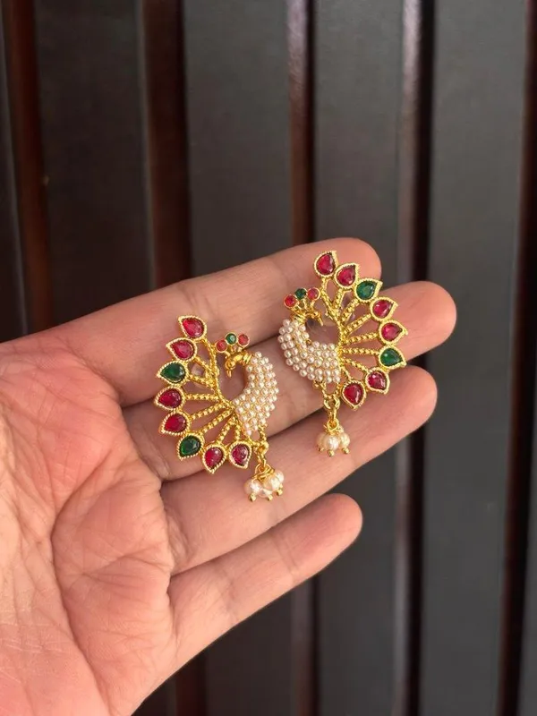 Mayurika_Pearl_Fan_Kundan_Earrings