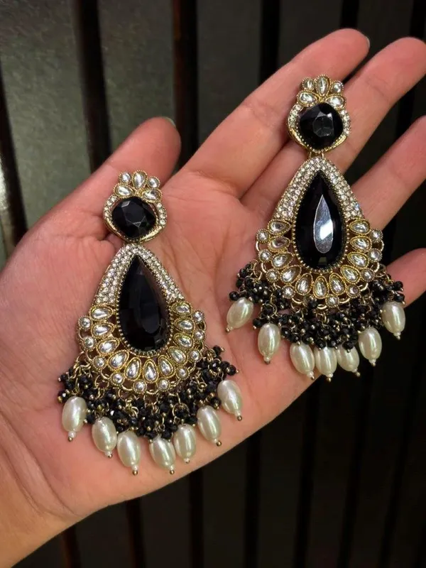 Noorza_Midnight_Pearl_Black_Kundan_Earrings