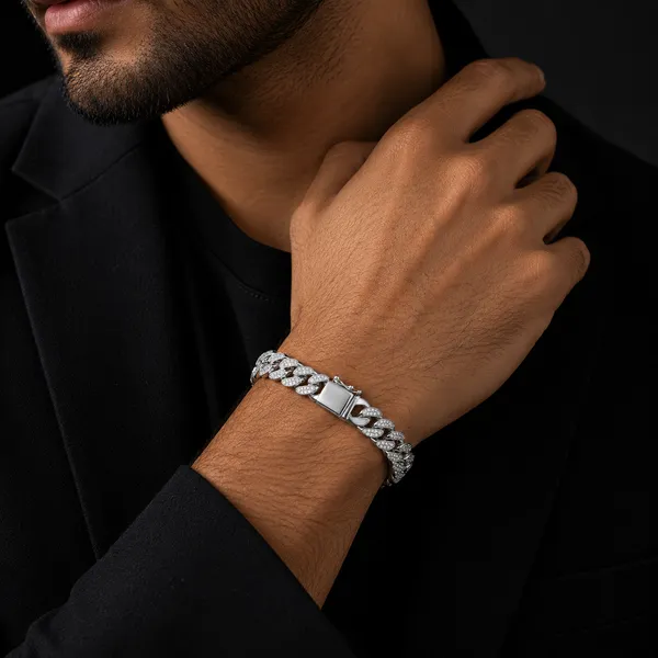 Elegant_Silver-Toned_Crystal-Studded_Bracelet