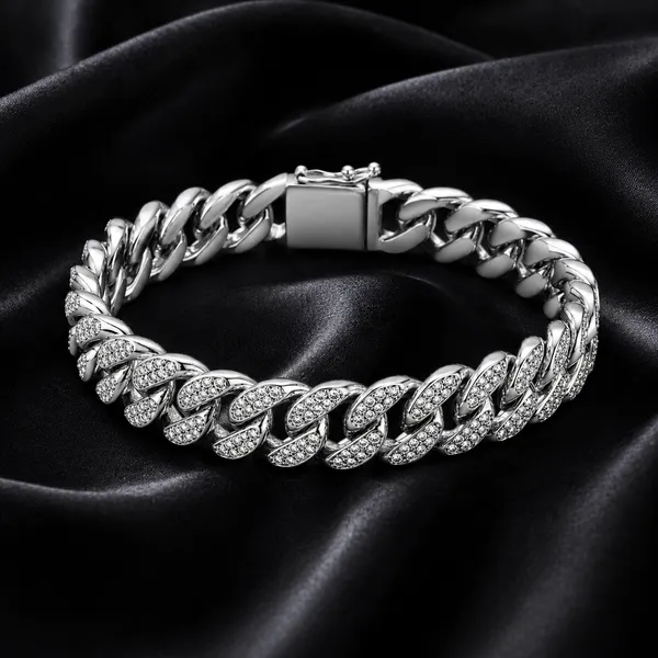 Elegant_Silver-Toned_Crystal-Studded_Bracelet
