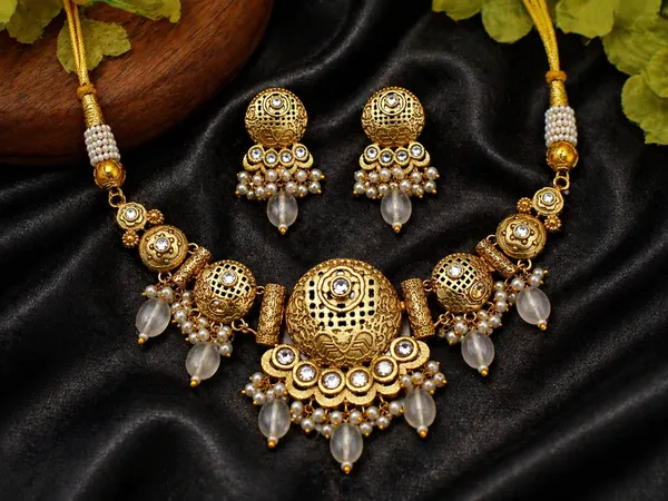 Indian_Shringar_Temple_Style_Golden_Necklace_Set_|_Green_Monalisa_Stone_Ethnic_Jewelry_with_Earrings_|_Adjustable_Thread
