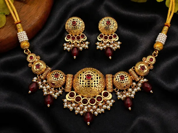 Indian_Shringar_Temple_Style_Golden_Necklace_Set_|_Red_Monalisa_Stone_Ethnic_Jewelry_with_Earrings_|_Adjustable_Thread