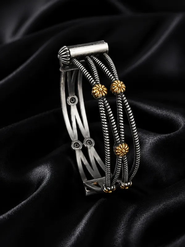 Indian_Shringar_Dual_Tone_Minimal_Kada_for_Women_|_Oxidised_Silver_&_Gold_Brass_Adjustable_Screw_Bangle