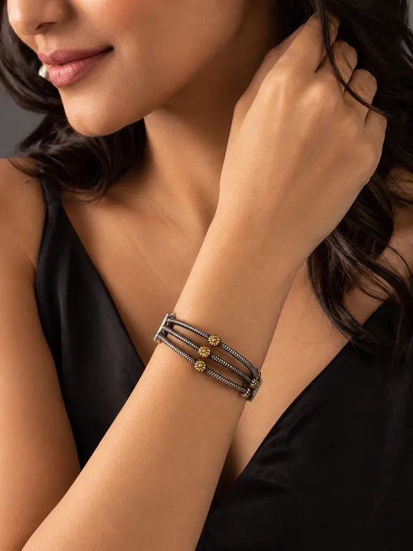 Indian_Shringar_Dual_Tone_Minimal_Kada_for_Women_|_Oxidised_Silver_&_Gold_Brass_Adjustable_Screw_Bangle