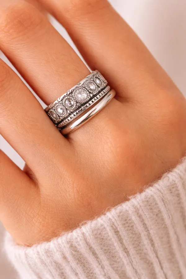 Silver_Tone_Textured_Metal_Rings_Set_(Pack_of_Multiple_Pieces)