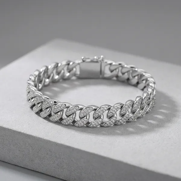 Elegant_Silver-Toned_Crystal-Studded_Bracelet