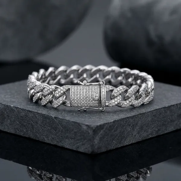 Elegant_Silver-Toned_Crystal-Studded_Bracelet