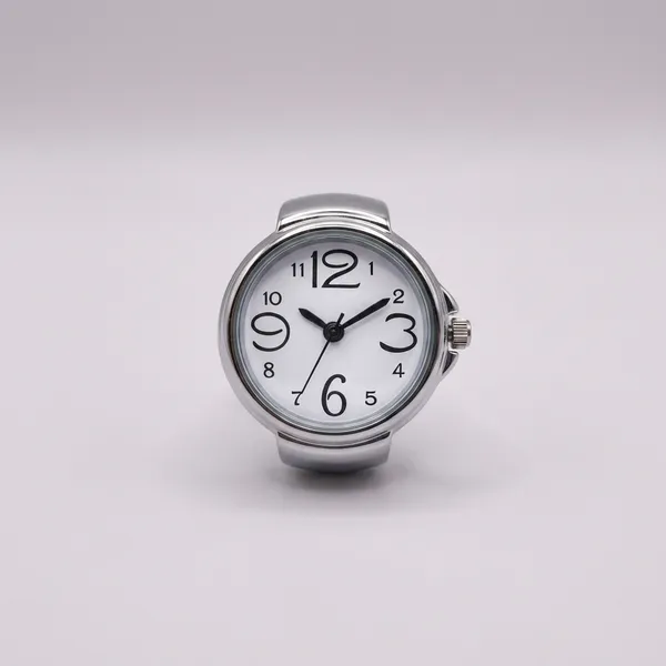 Compact_Analog_Table_Clock_with_Metallic_Frame