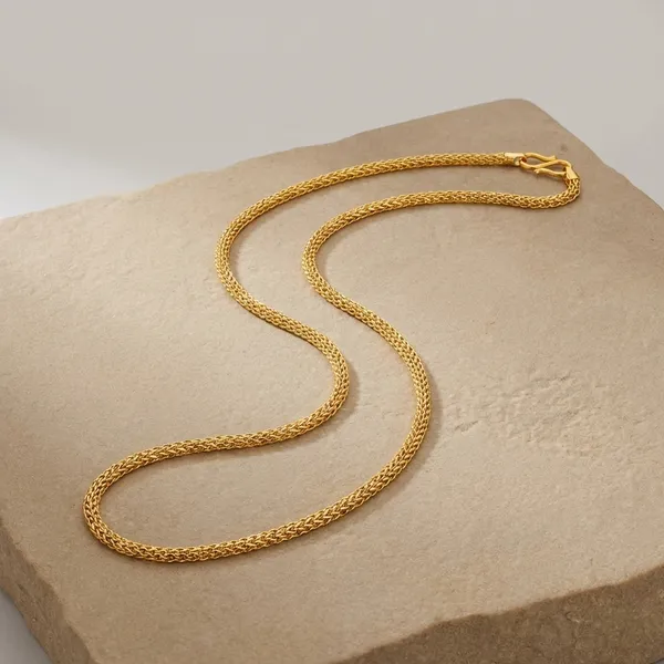 Elegant_Gold-Toned_Chain_Necklace