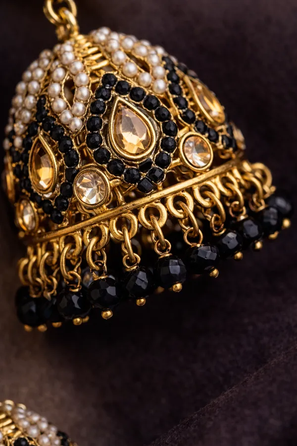 Indian_Shringar_Black_Kundan_Jhumka_Earrings_|_Pearl_&_Beaded_Designer_Jhumki_|_Ethnic_Statement_Jewelry