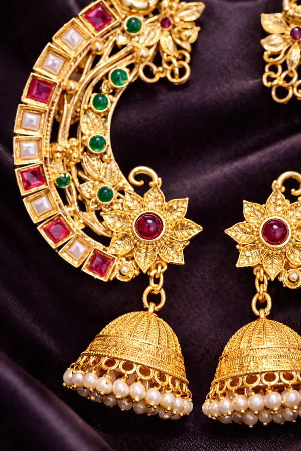 Indian_Shringar_Designer_Kundan_Ear_Cuff_Earrings_|_Multi_Stone_Jhumka_Ear_Chain_with_Pearl_Drops_|_Bridal_Statement_Jewelry