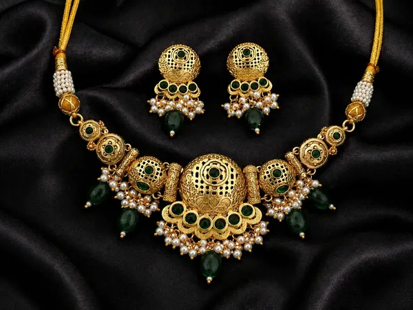 Indian_Shringar_Temple_Style_Golden_Necklace_Set_|_Green_Monalisa_Stone_Ethnic_Jewelry_with_Earrings_|_Adjustable_Thread