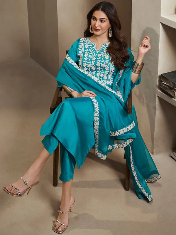 Aqua_Blue_Rayon_Slub_Premium_&_Fancy_Design_Kurta_Set_For_Women