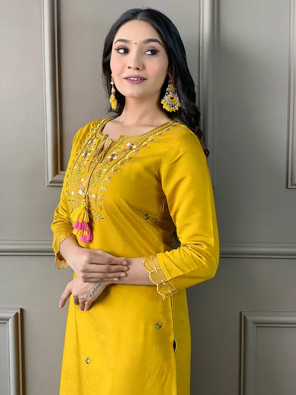 Yellow_Rayon_Slub_Premium_&_Fancy_Design_Kurta_Set_For_Women