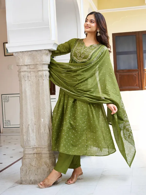 Green_Chanderi_Premium_&_Fancy_Design_Kurta_Set_For_Women
