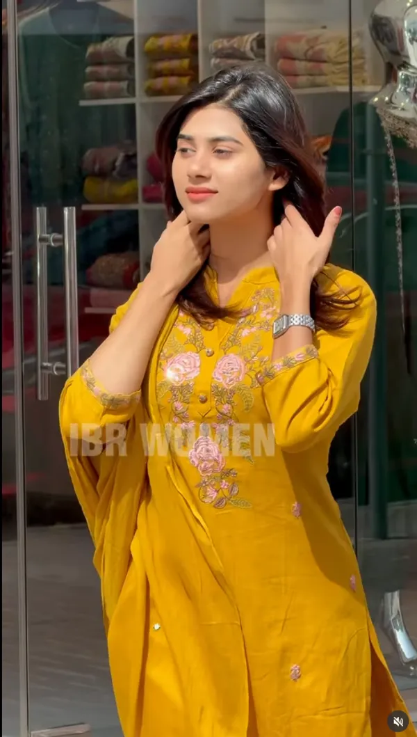 Yellow_Chanderi_Premium_&_Fancy_Design_Kurta_Set_For_Women