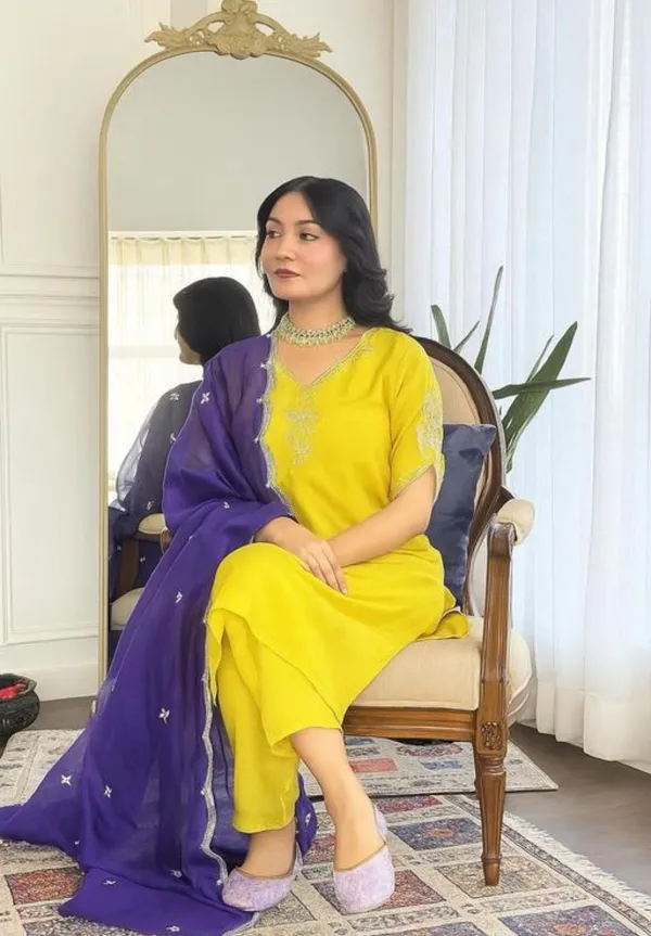Yellow_Rayon_Slub_Premium_&_Fancy_Design_Kurta_Set_For_Women