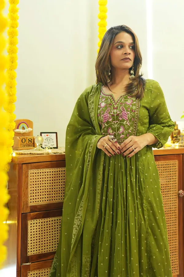 Green_Chanderi_Premium_&_Fancy_Design_Kurta_Set_For_Women