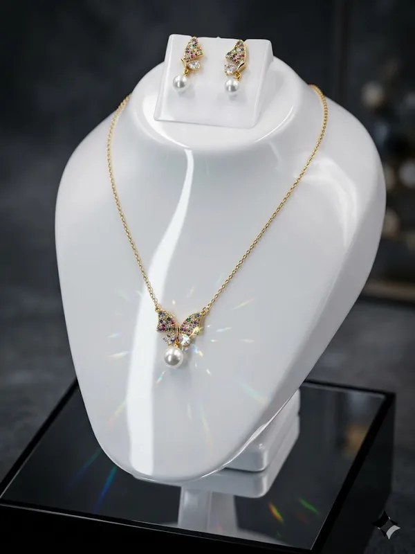 Gold_Alloy_Pearl_Crystal_Butterfly_Pendant_Necklace_For_Women