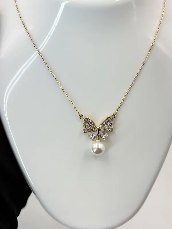 Gold_Alloy_Pearl_Crystal_Butterfly_Pendant_Necklace_For_Women
