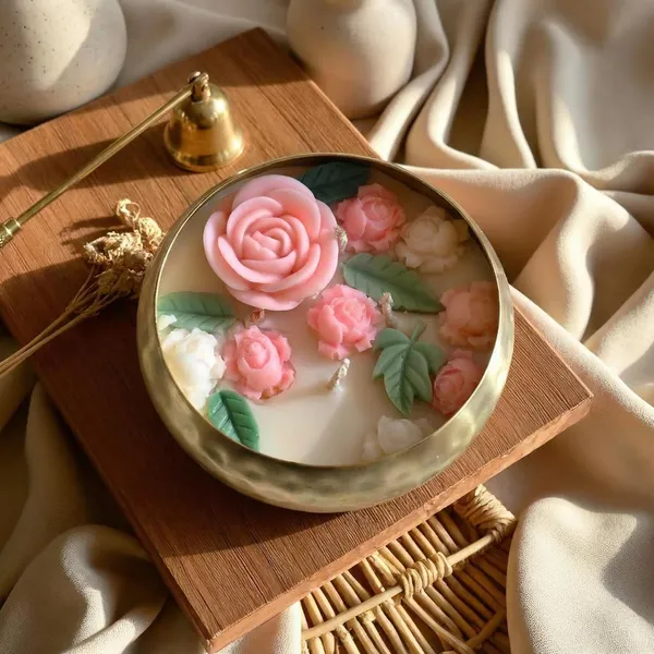Pink_/_Ivory_/_Green_Rose_Garden_Urli_Candle