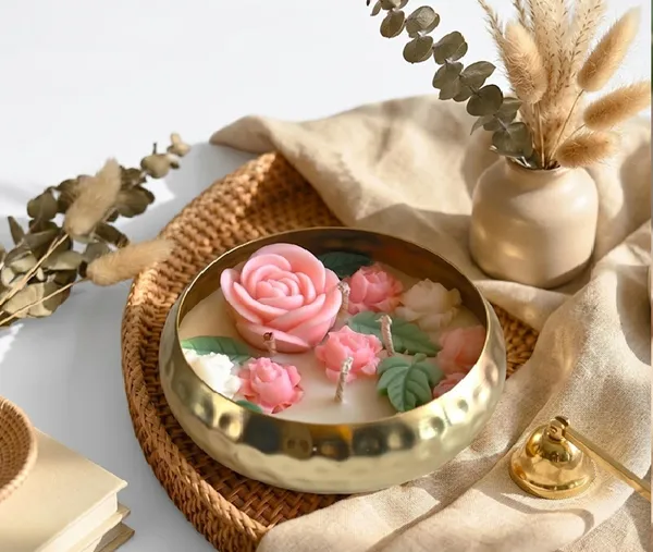 Pink_/_Ivory_/_Green_Rose_Garden_Urli_Candle