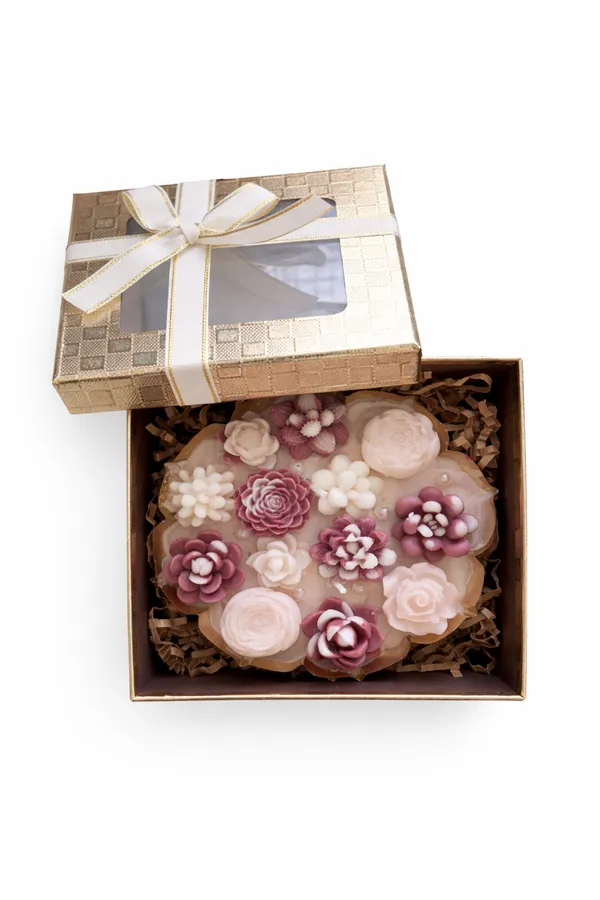 Handcrafted_Floral_Urli_Candle_(14_cm)_–_Decorative_Wax_Bowl_with_Rose_&_Lotus_Design_|_Premium_Home_Décor,_Festive_&_Gift_Item_(Pack_of_1)