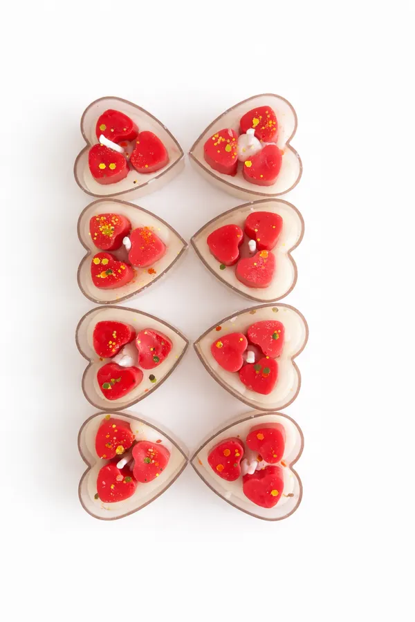 Set_of_8_Heart_Design_Scented_Tealight_Candles_with_Mini_Heart_Embellishments_|_Decorative_Romantic_Candles_for_Home_Décor,_Valentine,_Anniversary,_Wedding_&_Gift_Hampers_|_Premium_Love_Theme_Candles