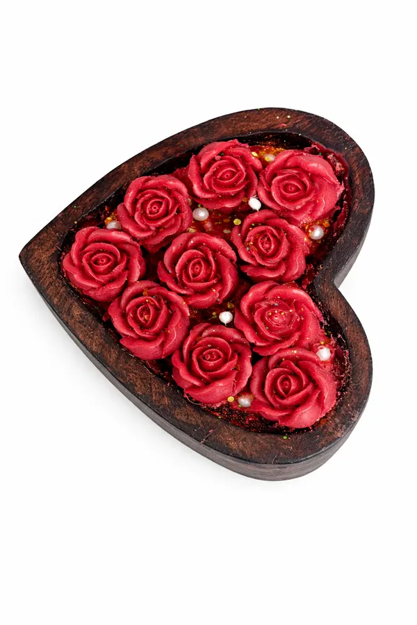 Luxury_Heart-Shaped_Rose_Candle