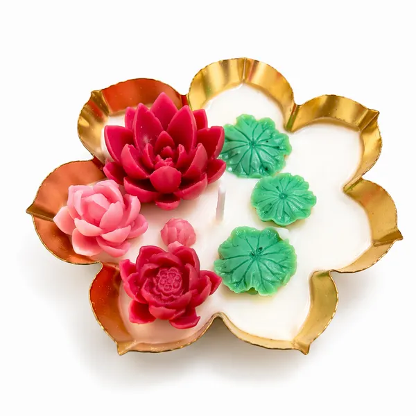 Floral_Lotus_Urli_Candle_–_Premium_Metal_Floating_Diya_Bowl_with_Handcrafted_Wax_Flowers_|_Decorative_Home_Décor_for_Diwali,_Weddings,_Gifting_&_Pooja_(11_cm,_Gold_Finish)