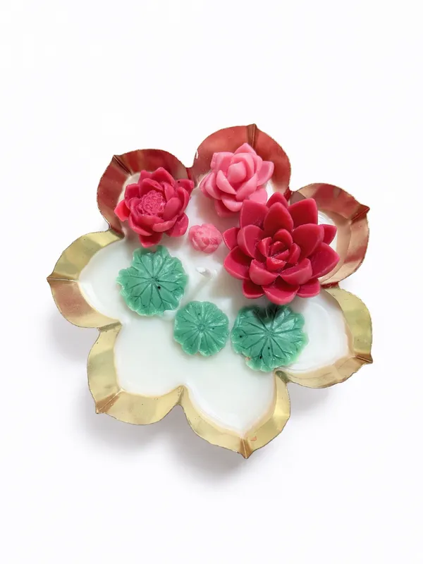 Floral_Lotus_Urli_Candle_–_Premium_Metal_Floating_Diya_Bowl_with_Handcrafted_Wax_Flowers_|_Decorative_Home_Décor_for_Diwali,_Weddings,_Gifting_&_Pooja_(11_cm,_Gold_Finish)