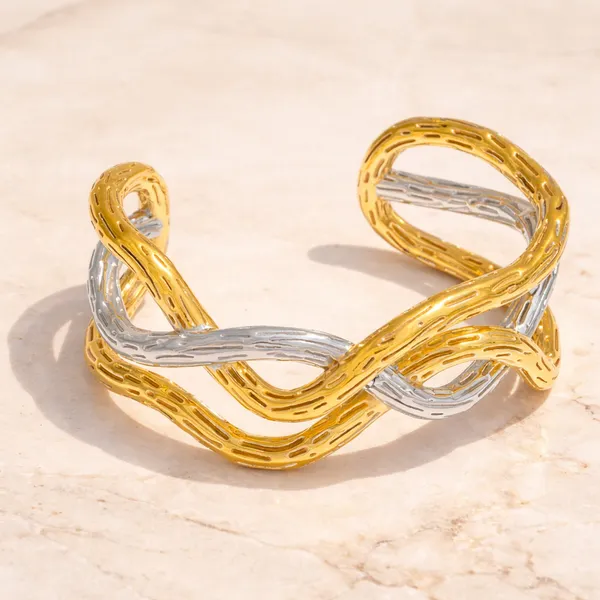 Golden_Stainless_Steel_And_Hypoallergenic_Coating_Bracelet_For_Women
