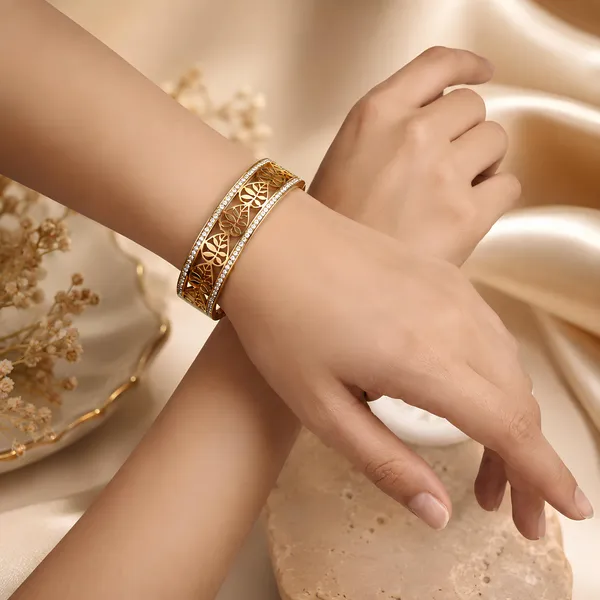 Gold-Plated_Floral_Filigree_Diamond-Studded_Ring_For_Women