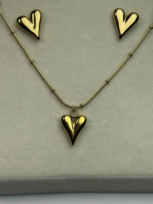 Elongated_Heart_Pendant_Necklace_with_Beaded_Chain_&_Matching_Stud_Earrings_Set