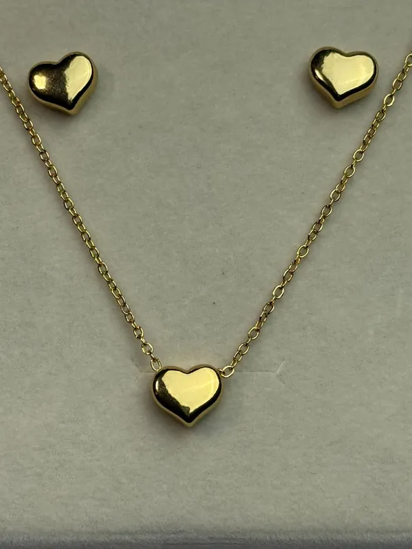 Golden_Heart_Pendant_Necklace_with_Matching_Stud_Earrings_Set