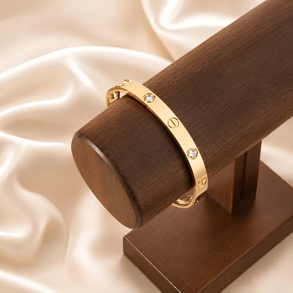 Cartier_Love_Bracelet_-_18K_Yellow_Gold_With_Screw_Motif