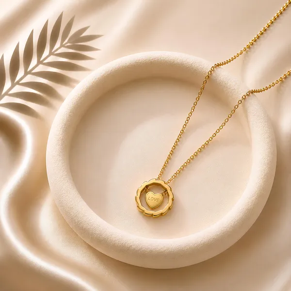 Love_Heart_Pendant_Necklace_With_Circular_Frame