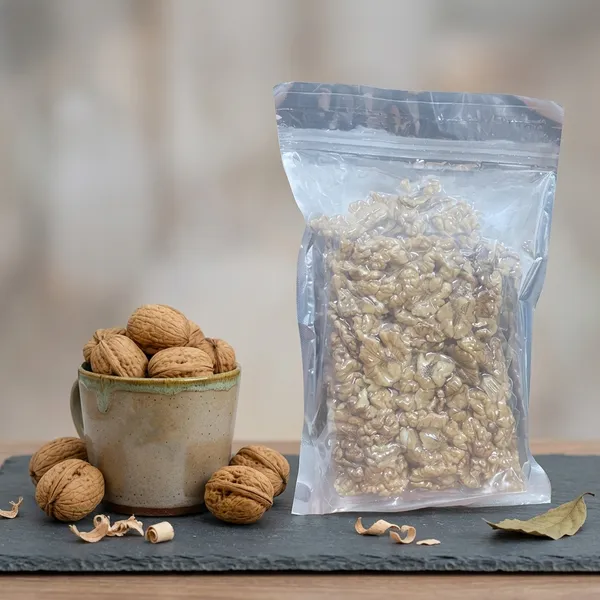 Kashmiri_Snow_White_Walnut_Kernels_-_Premium_Export_Quality_Vacuum_Packed(Creamish_White_Colour)