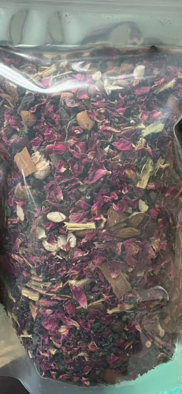 Shahi_Premium_Kashmiri_Kehwa(_Kahwa)_Tea_-_Replacement_For_High_Quality_Green_Tea_With_Saffron_&_Mamra_Badam