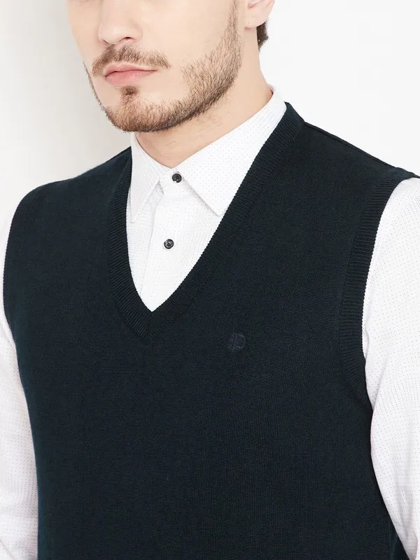Black_Solid_Woolen_Sweater_For_Men
