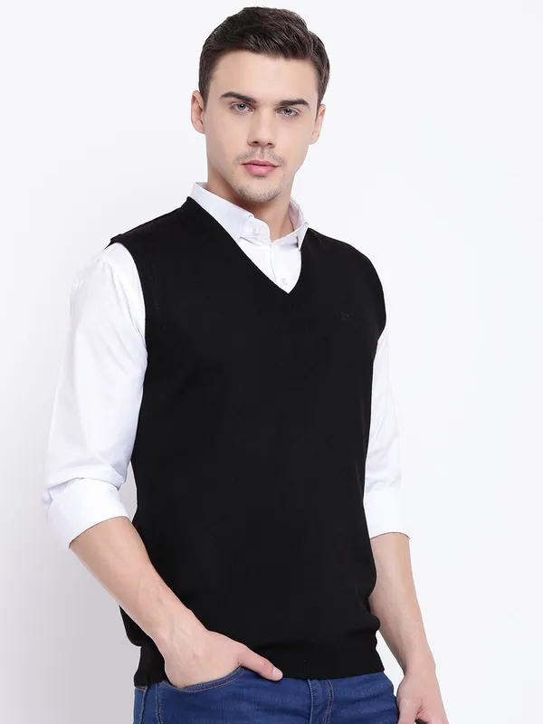 Black_Solid_Woolen_Sweater_For_Men